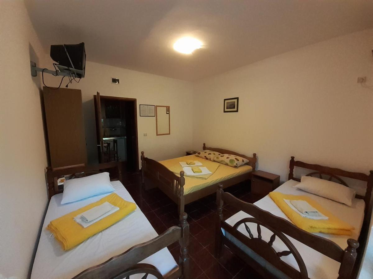 Stevovic Apartments Tivat Buitenkant foto