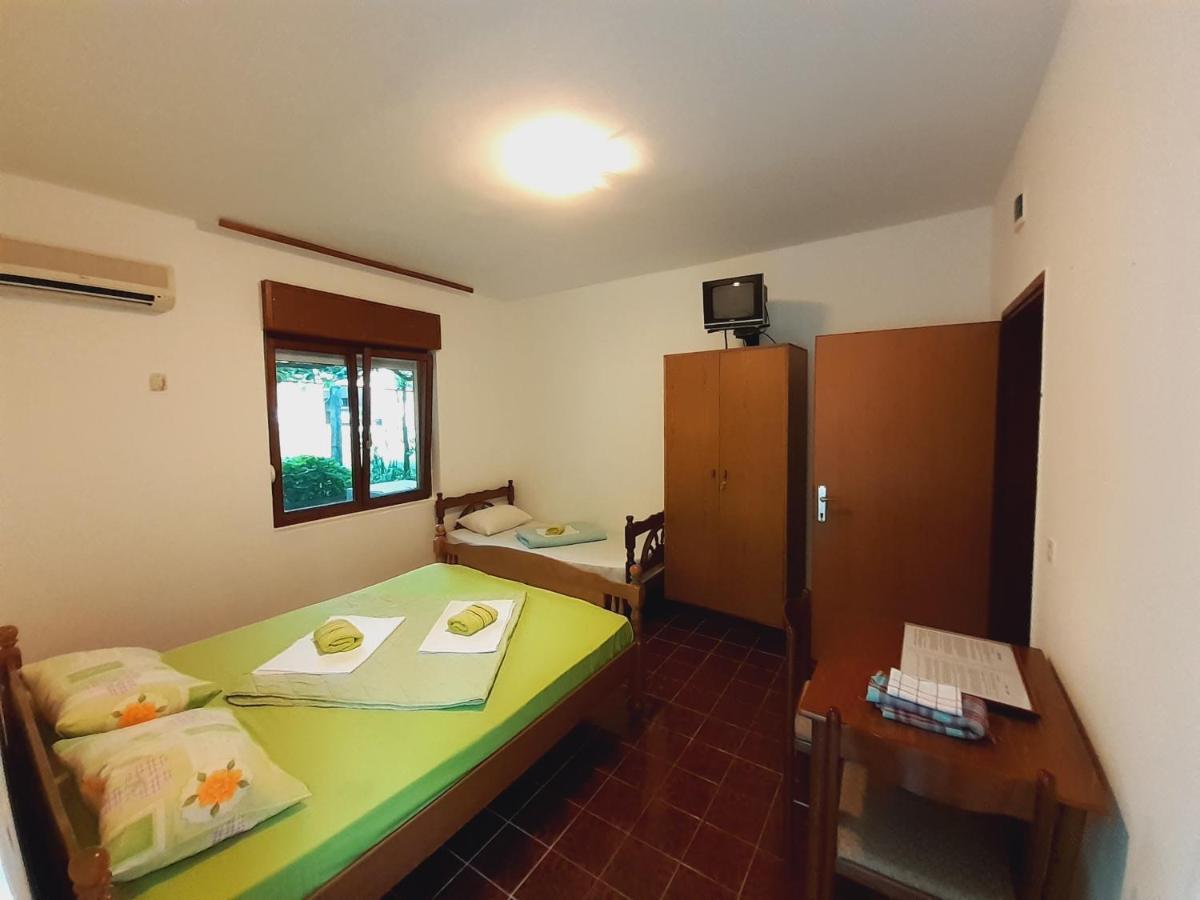 Stevovic Apartments Tivat Buitenkant foto