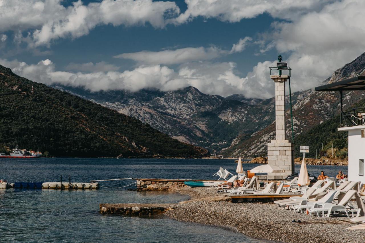Stevovic Apartments Tivat Buitenkant foto