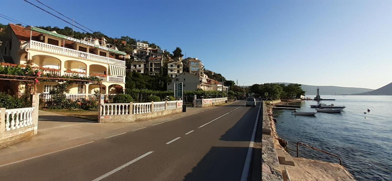 Stevovic Apartments Tivat Buitenkant foto