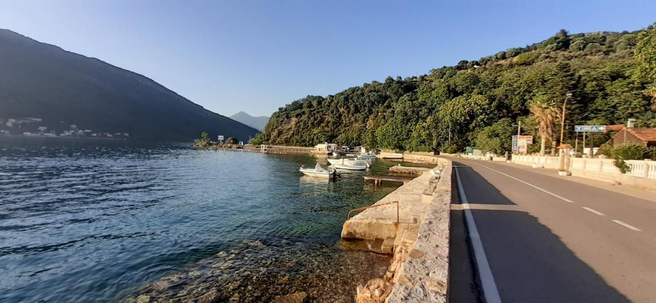 Stevovic Apartments Tivat Buitenkant foto