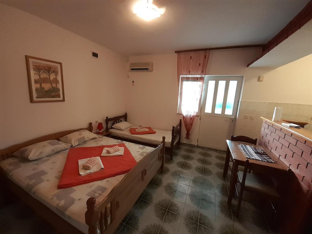 Stevovic Apartments Tivat Buitenkant foto