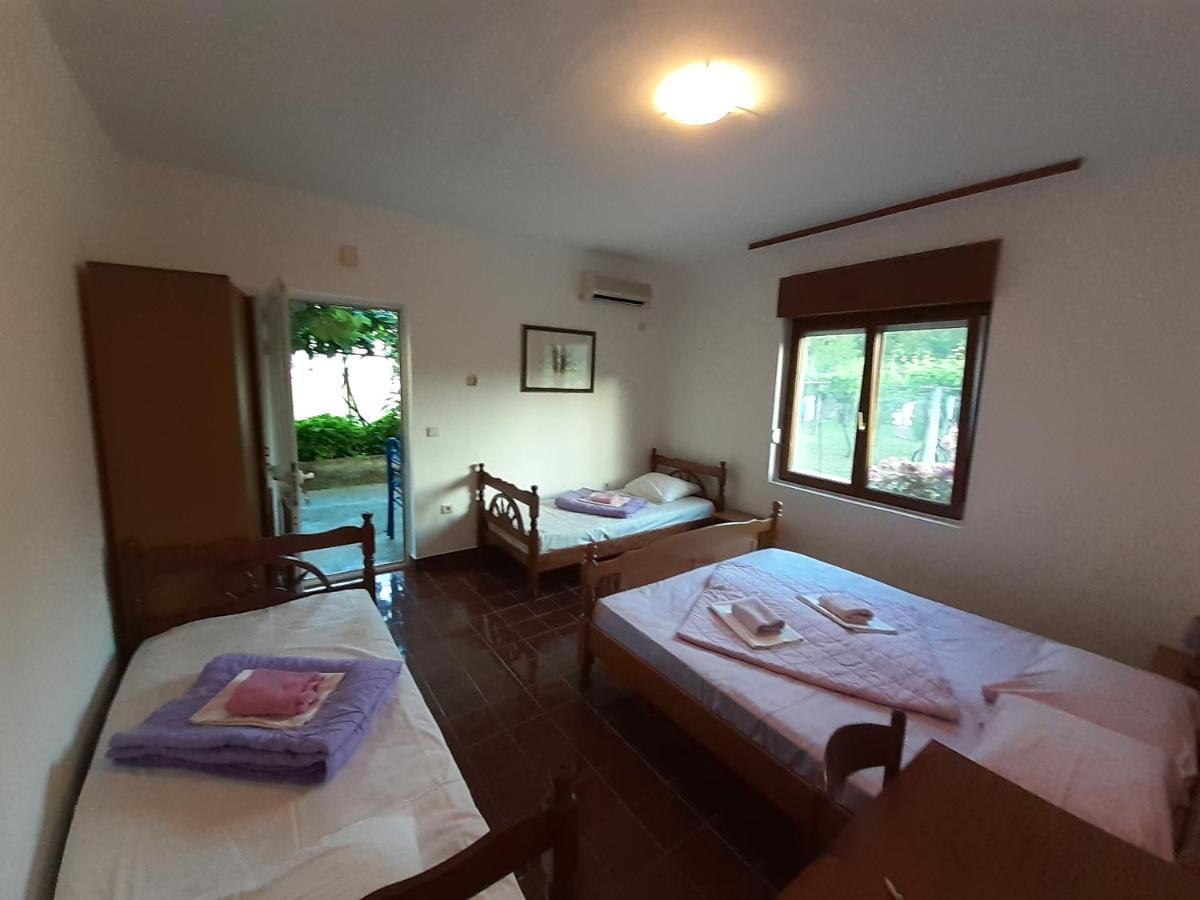 Stevovic Apartments Tivat Buitenkant foto