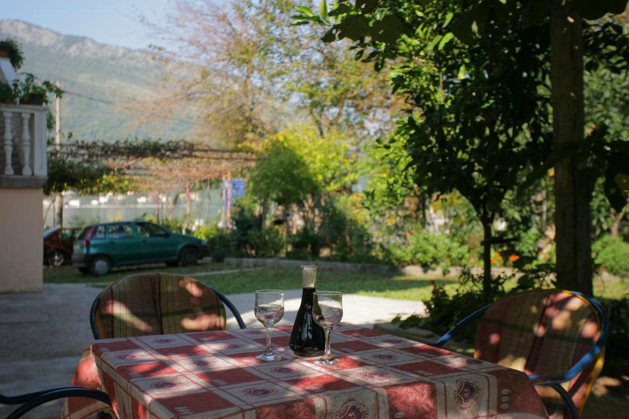 Stevovic Apartments Tivat Buitenkant foto