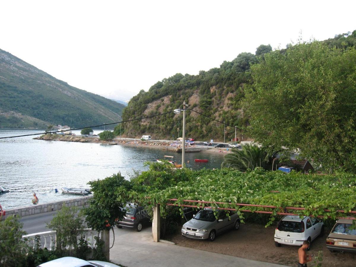 Stevovic Apartments Tivat Buitenkant foto