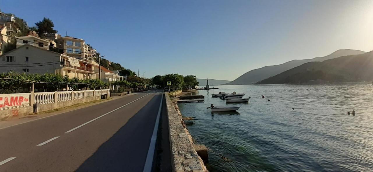 Stevovic Apartments Tivat Buitenkant foto
