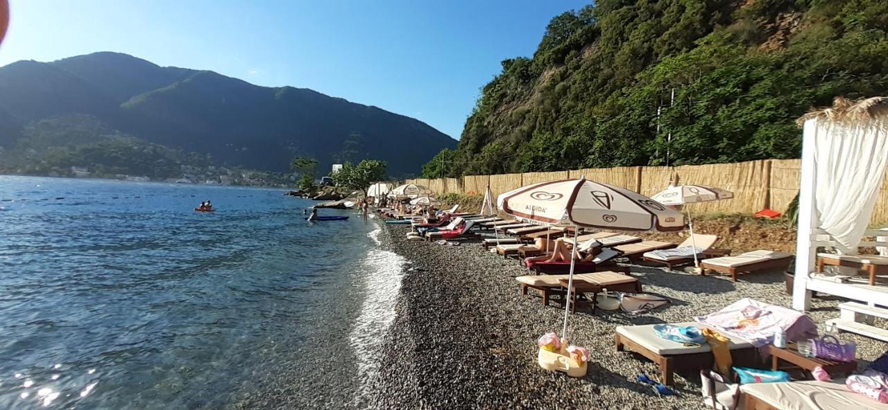 Stevovic Apartments Tivat Buitenkant foto